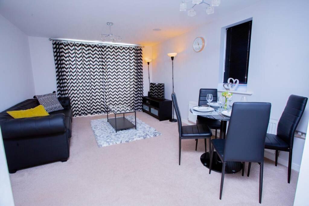 Mills Apartment - Two Bedroom En-Suite Apartment Νορθάμπτον Εξωτερικό φωτογραφία